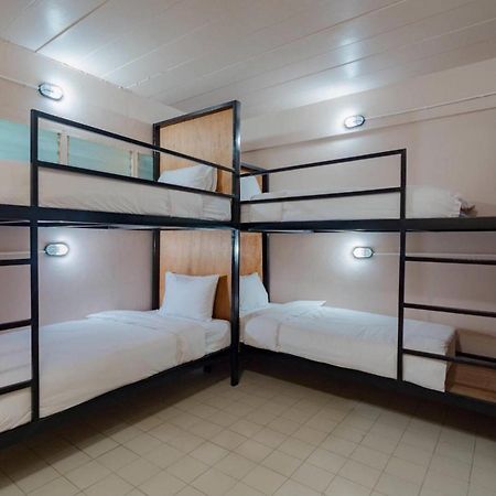 Bed At Beach Hostel Phuket Exteriör bild