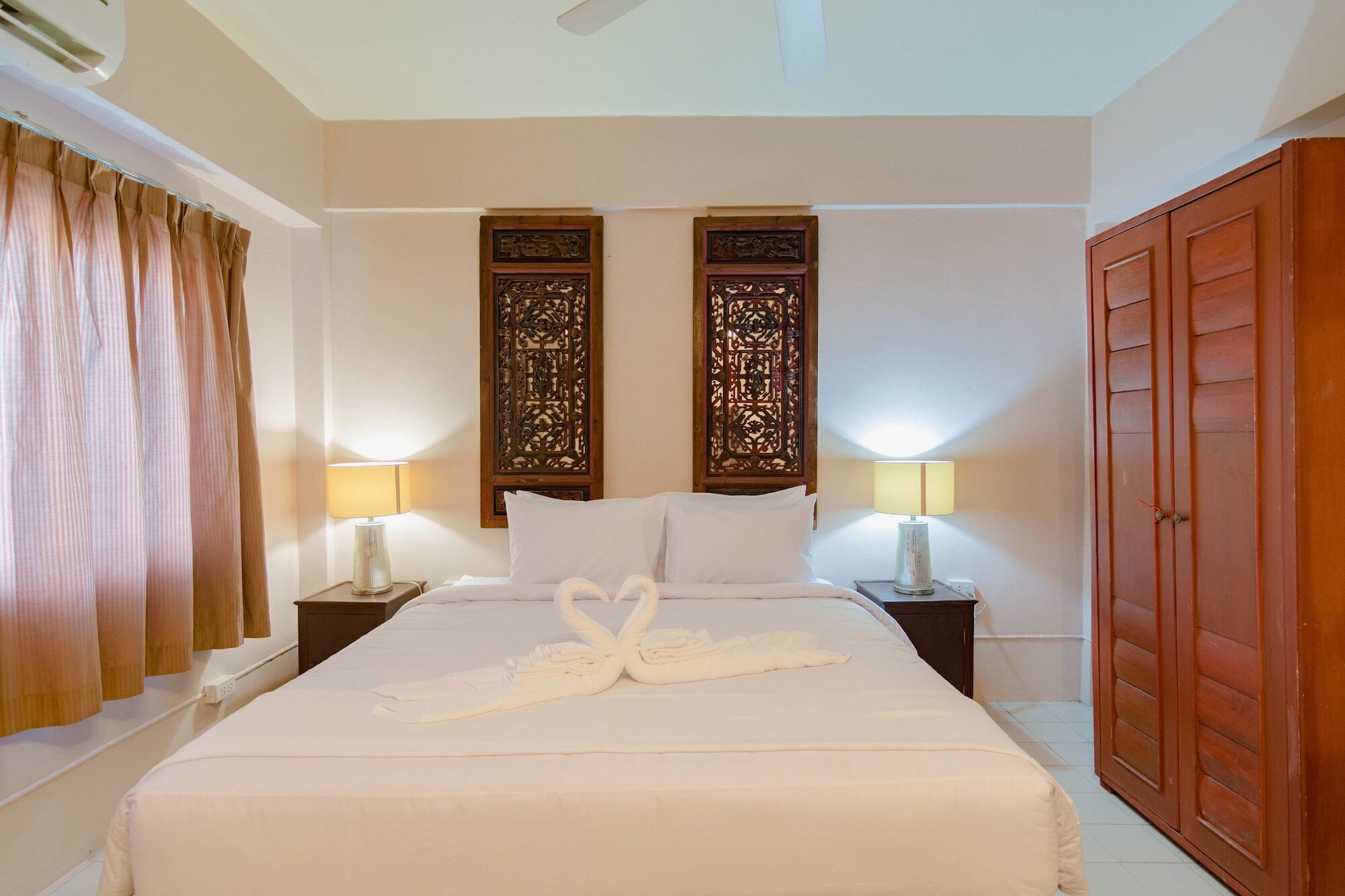 Bed At Beach Hostel Phuket Exteriör bild