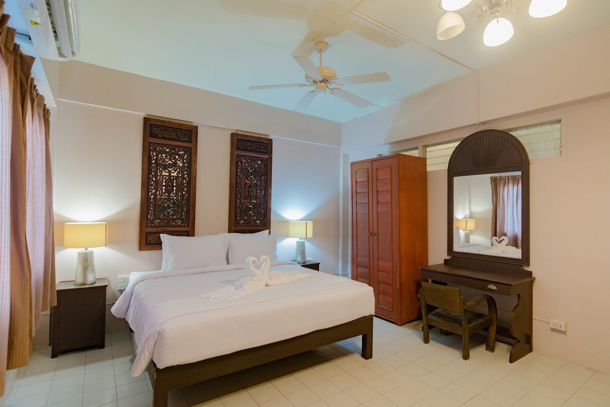 Bed At Beach Hostel Phuket Exteriör bild