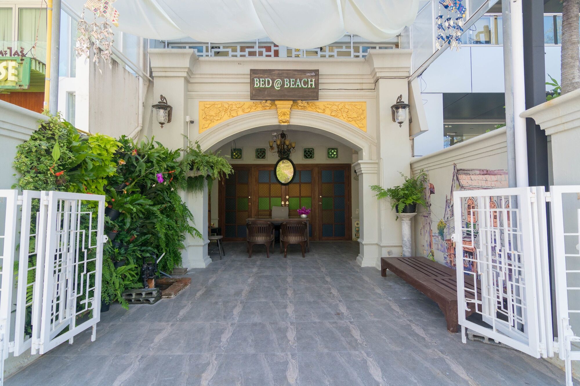 Bed At Beach Hostel Phuket Exteriör bild