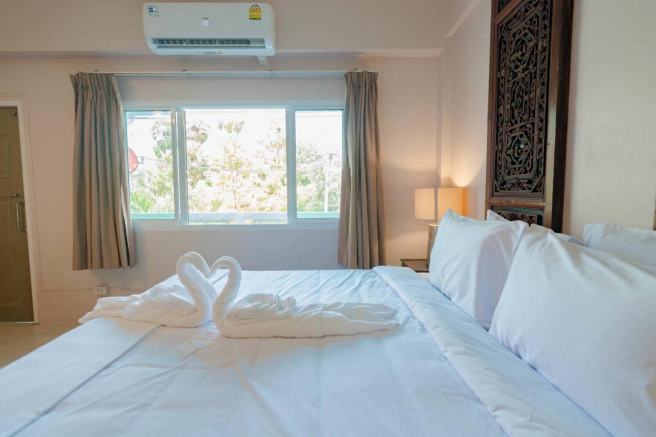 Bed At Beach Hostel Phuket Exteriör bild