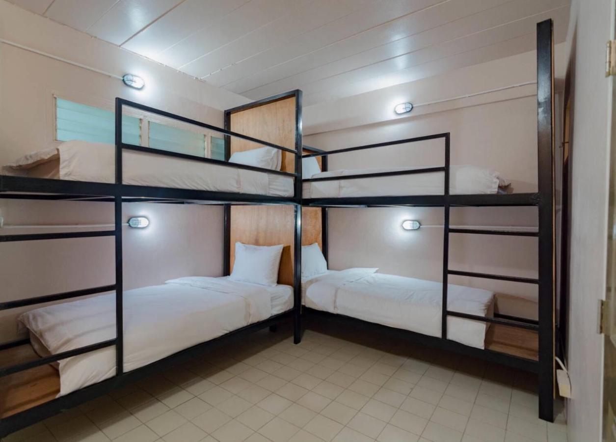 Bed At Beach Hostel Phuket Exteriör bild