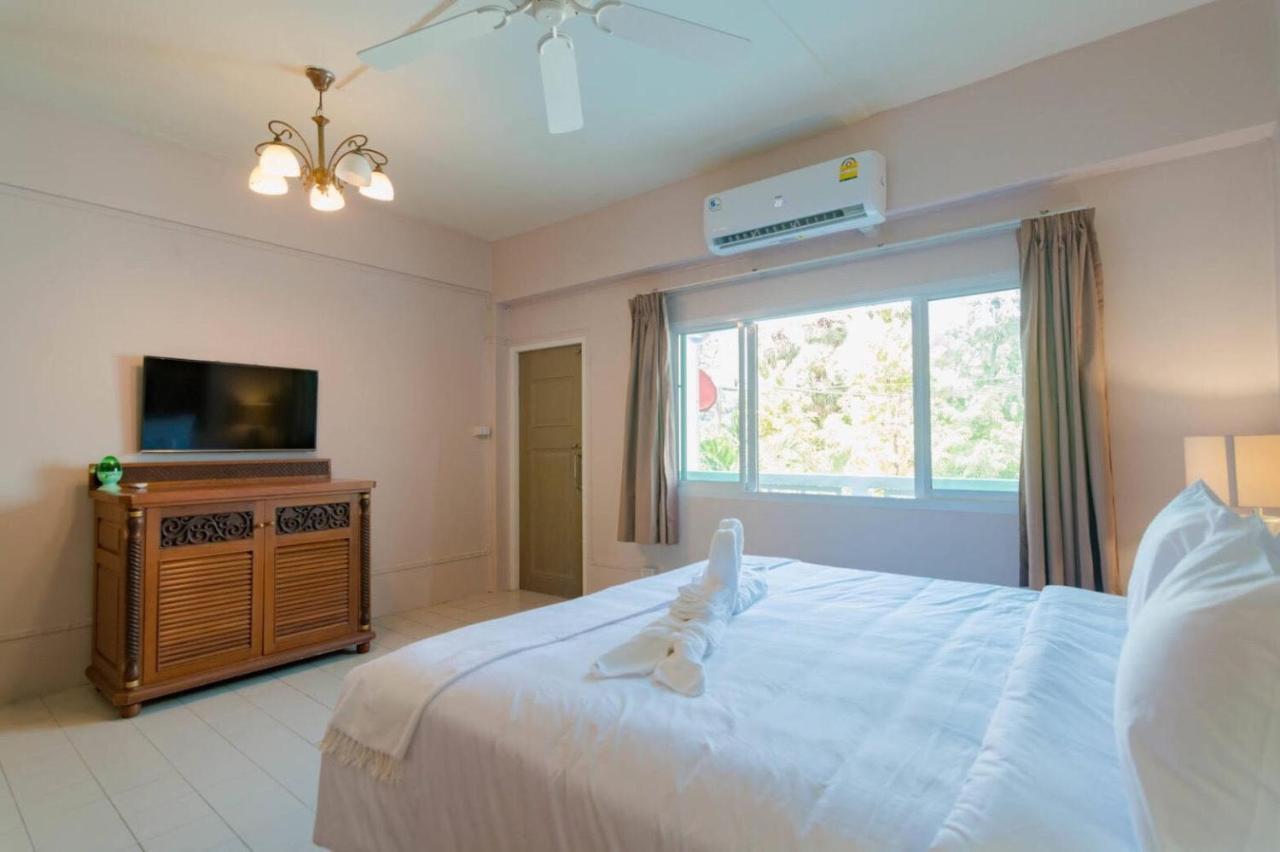 Bed At Beach Hostel Phuket Exteriör bild