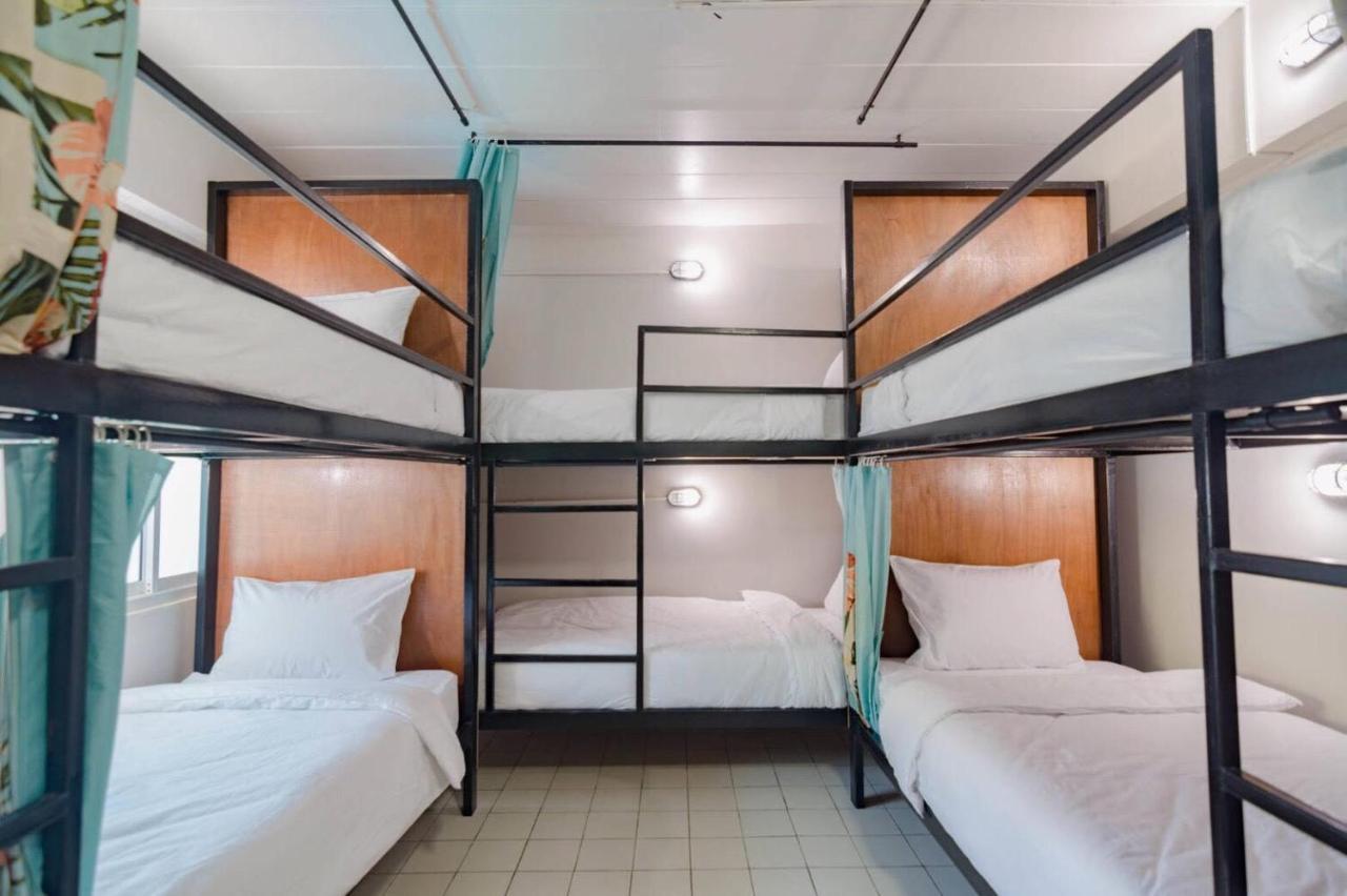 Bed At Beach Hostel Phuket Exteriör bild